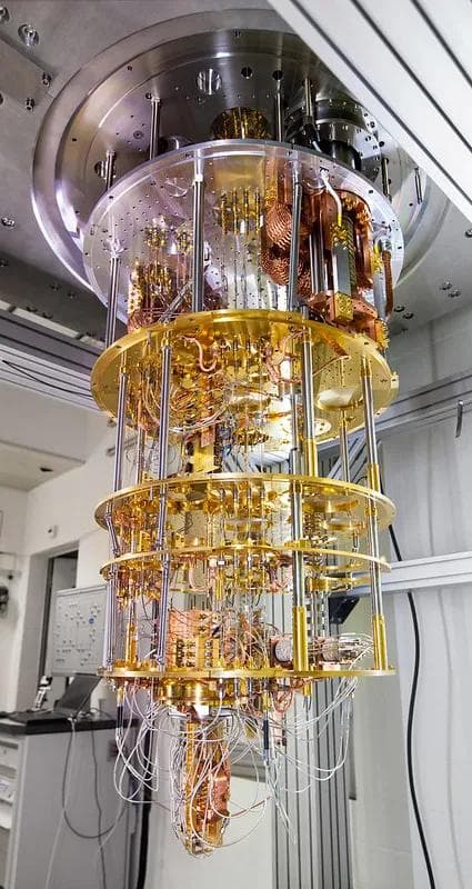 Figure 2: Photo of a Quantum Computer (Source: https://www.flickr.com/photos/ibm_research_zurich/23518086798, License: Attribution-NoDerivs 2.0 Generic (CC BY-ND 2.0))
